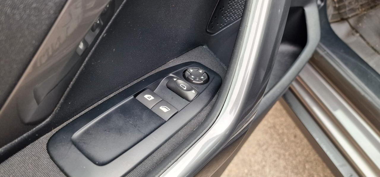 Peugeot 2008 BlueHDi 100CV Allure