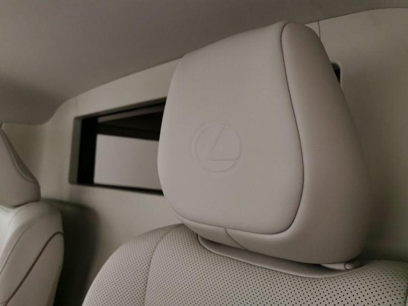 Lexus UX LMPV LM 3.5H 4WD 4P LUXURY S MY24