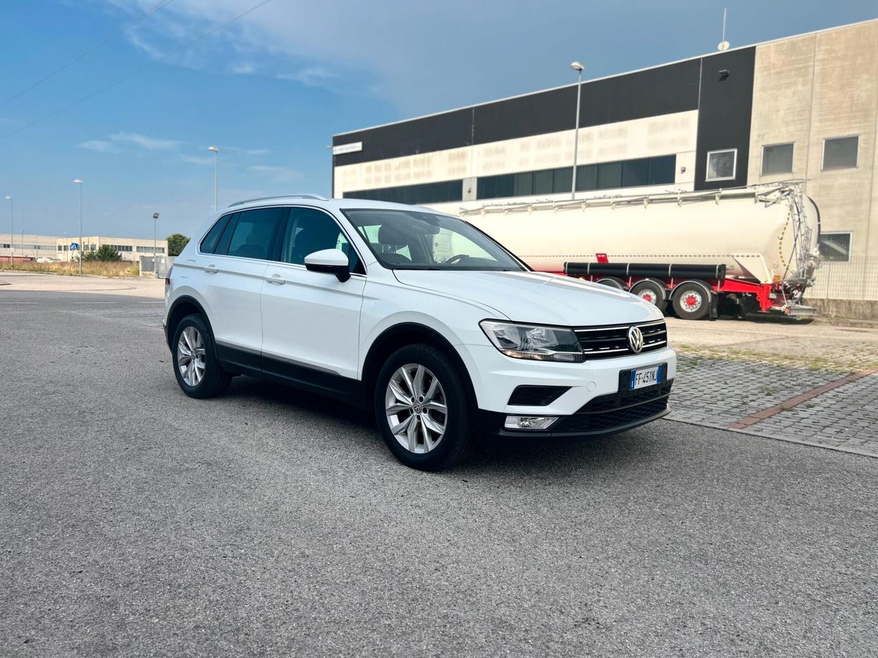 Volkswagen Tiguan 2.0 TDI SCR DSG 4MOTION Business BMT