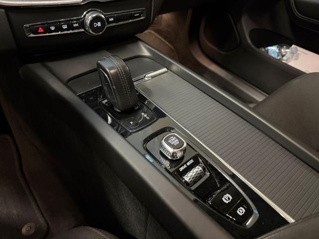 VOLVO XC60 B4 (d) AWD Geartronic Business