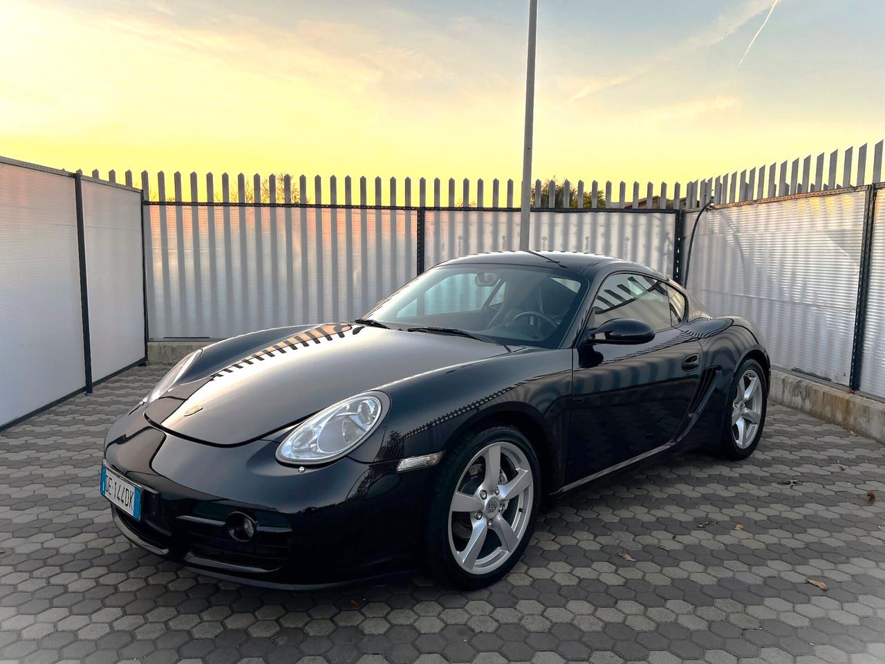 Porsche Cayman 2.7