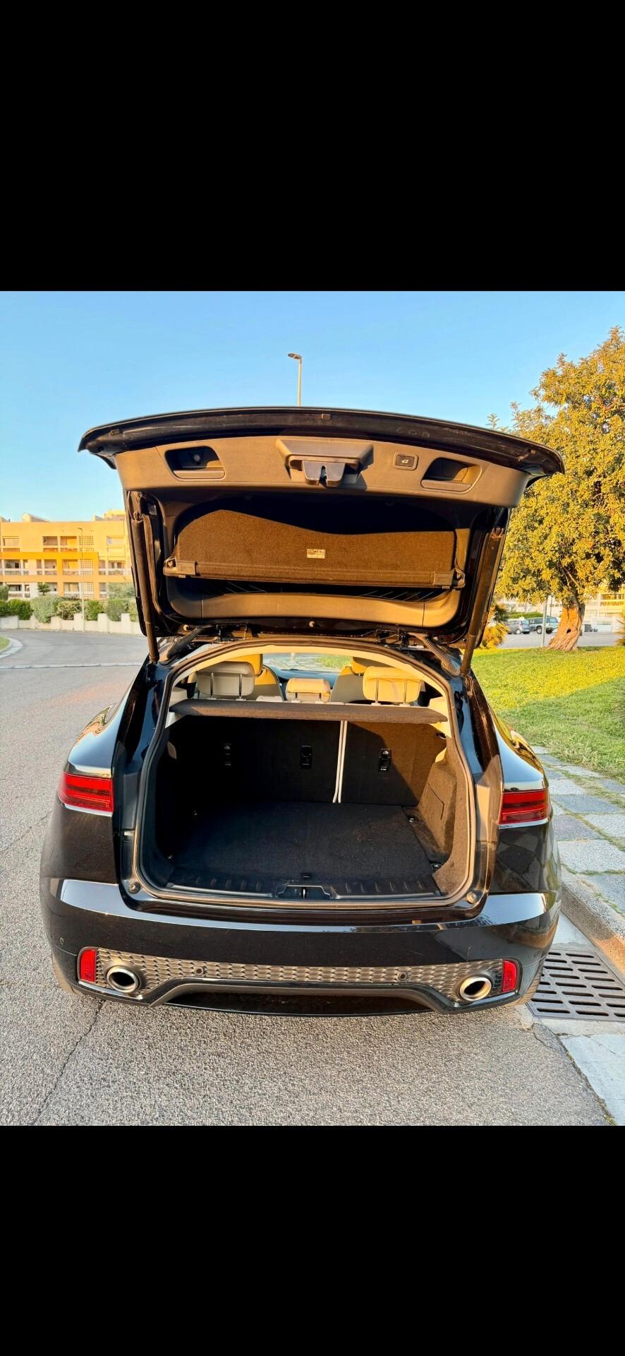 Jaguar E-Pace 2.0D 240 CV AWD aut. R-Dynamic SE