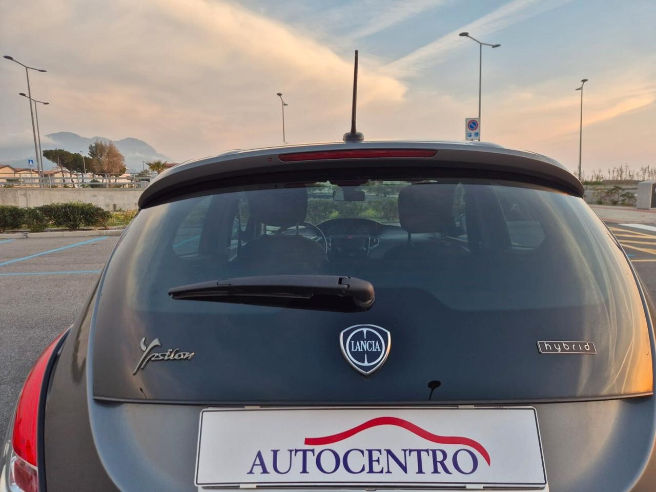 Lancia Ypsilon 1.0 FireFly 5 porte S&S Hybrid Ecochic Gold