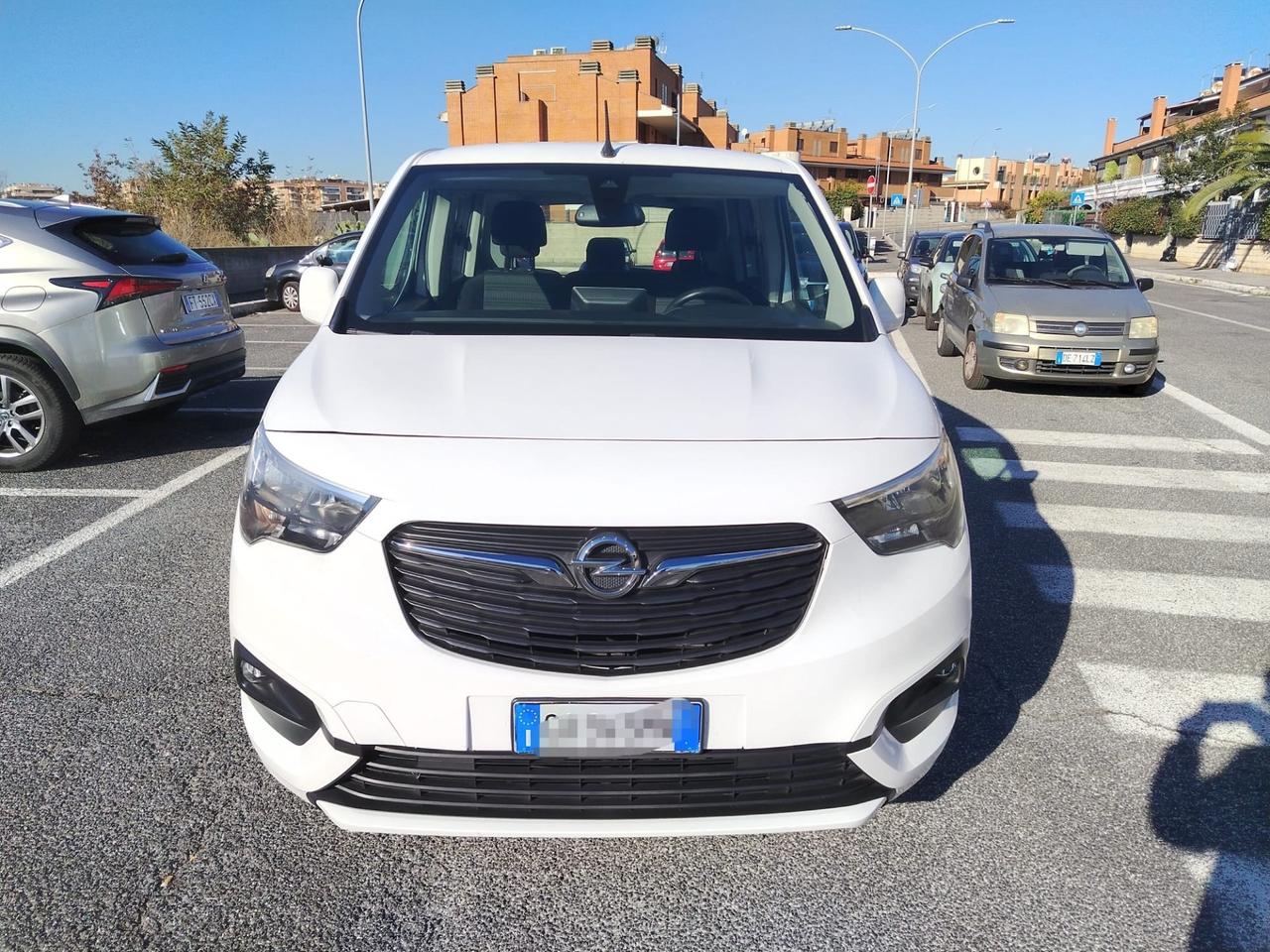 Opel Combo Life 1.5D 130 CV S&S AT8 Innovation anche per NEOPATENTATI