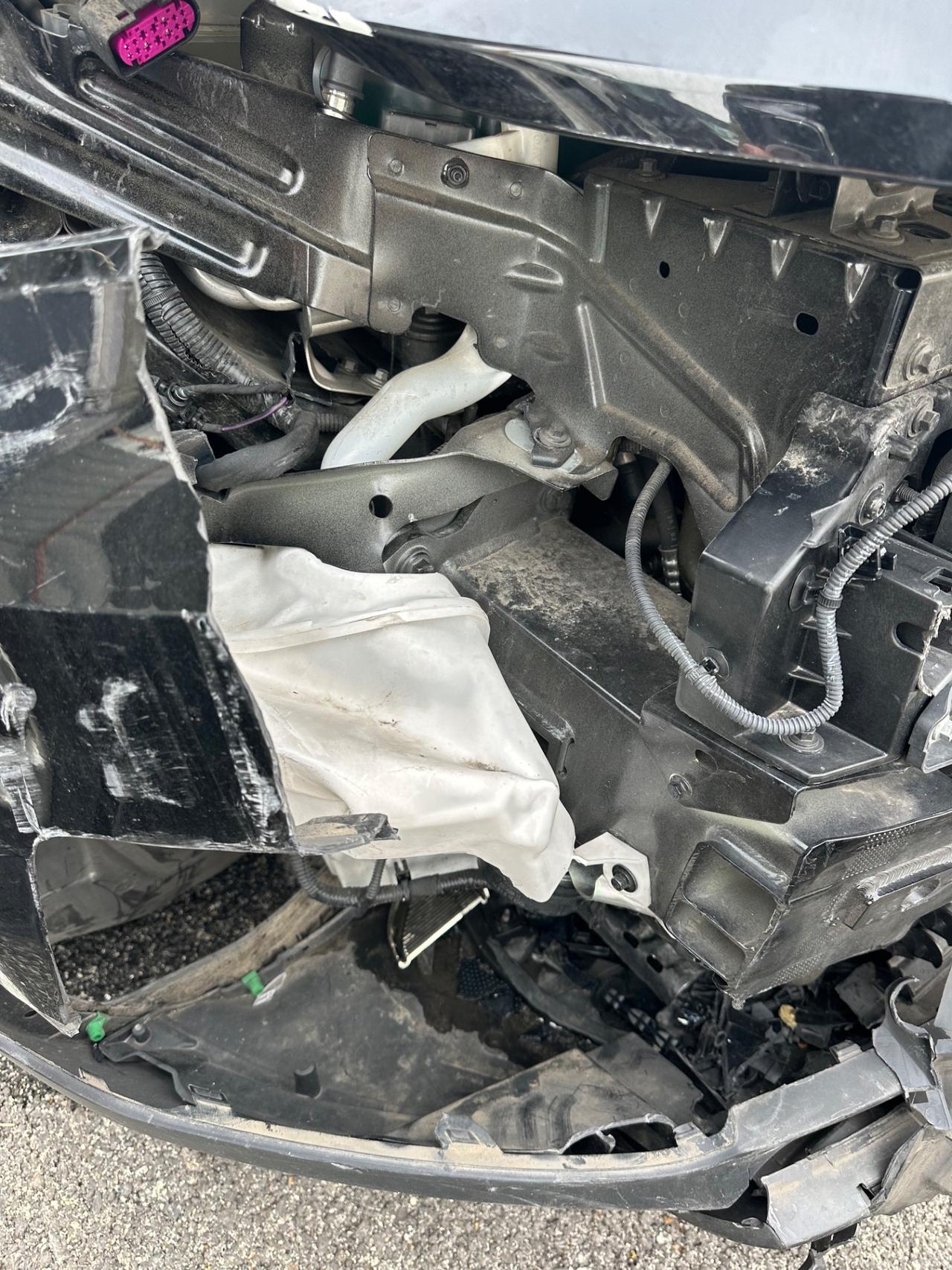 Volvo XC40 T5 Recharge Plug-in Hybrid INCIDENTATA