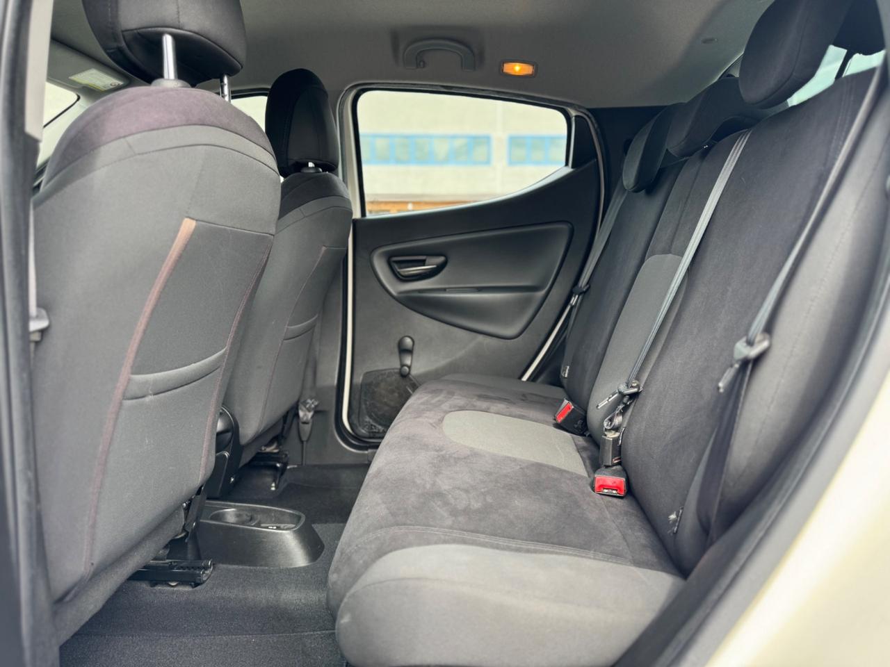 Ypsilon 1.2 69 CV 5 porte GPL Ecochic Silver