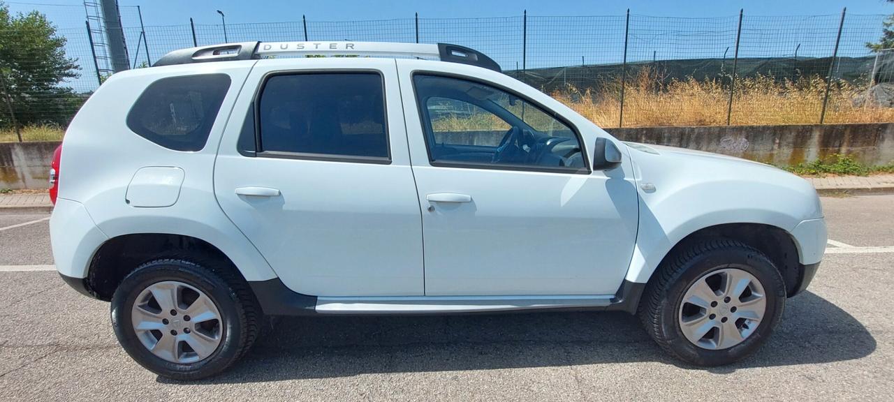 DUSTER 1,6 GPL DI SERIE CASA MADRE NAVIGATORE TELEFONO SENSORI FULL FULL 110 CV