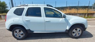 DUSTER 1,6 GPL DI SERIE CASA MADRE NAVIGATORE TELEFONO SENSORI FULL FULL 110 CV