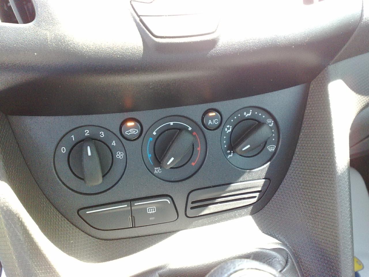 Ford Transit Connect 1.6tdci 5 POSTI - 2015