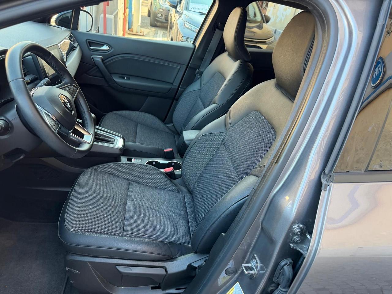 Renault Captur Full Hybrid 1.6 E-Tech 145 CV Rive Gauche