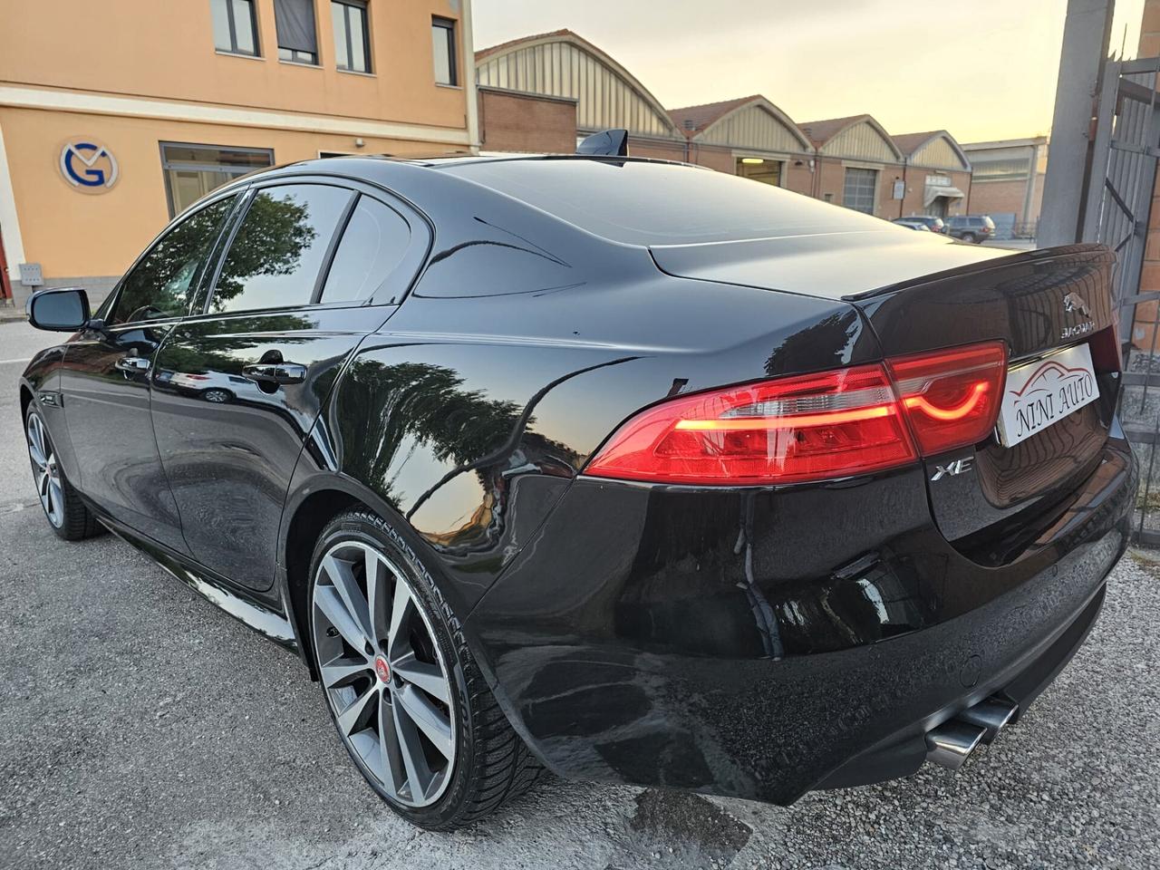 Jaguar XE 2.0 D Turbo 180cv 4WD*R-Sport*Pelle*Navi*19**
