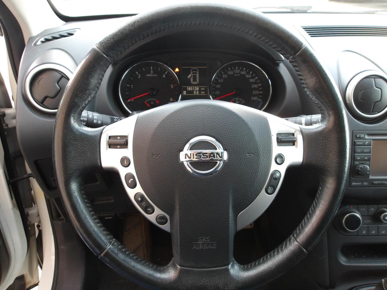 Nissan Qashqai 1.5 dci Tekna Dpf FL *TETTO PANORAMICO * GANCIO DI TRAINO *