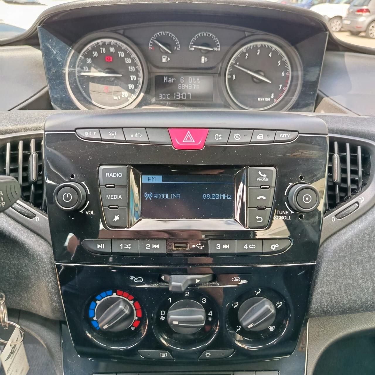Lancia Ypsilon 1.0 FireFly 5 porte S&S Hybrid Silver