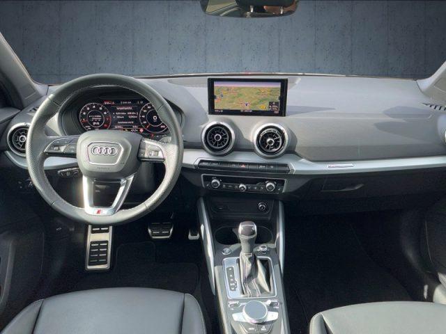 AUDI Q2 35 TFSI S tronic Identity Black