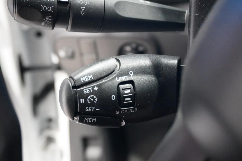 CITROEN C3 1.2 PURETECH 83CV SeS SHINE ( FARI LED - CRUISE - NAVI - MIRROR - SENSORI POST. - TELECAMERA POST. - TETTO BICOLORE )