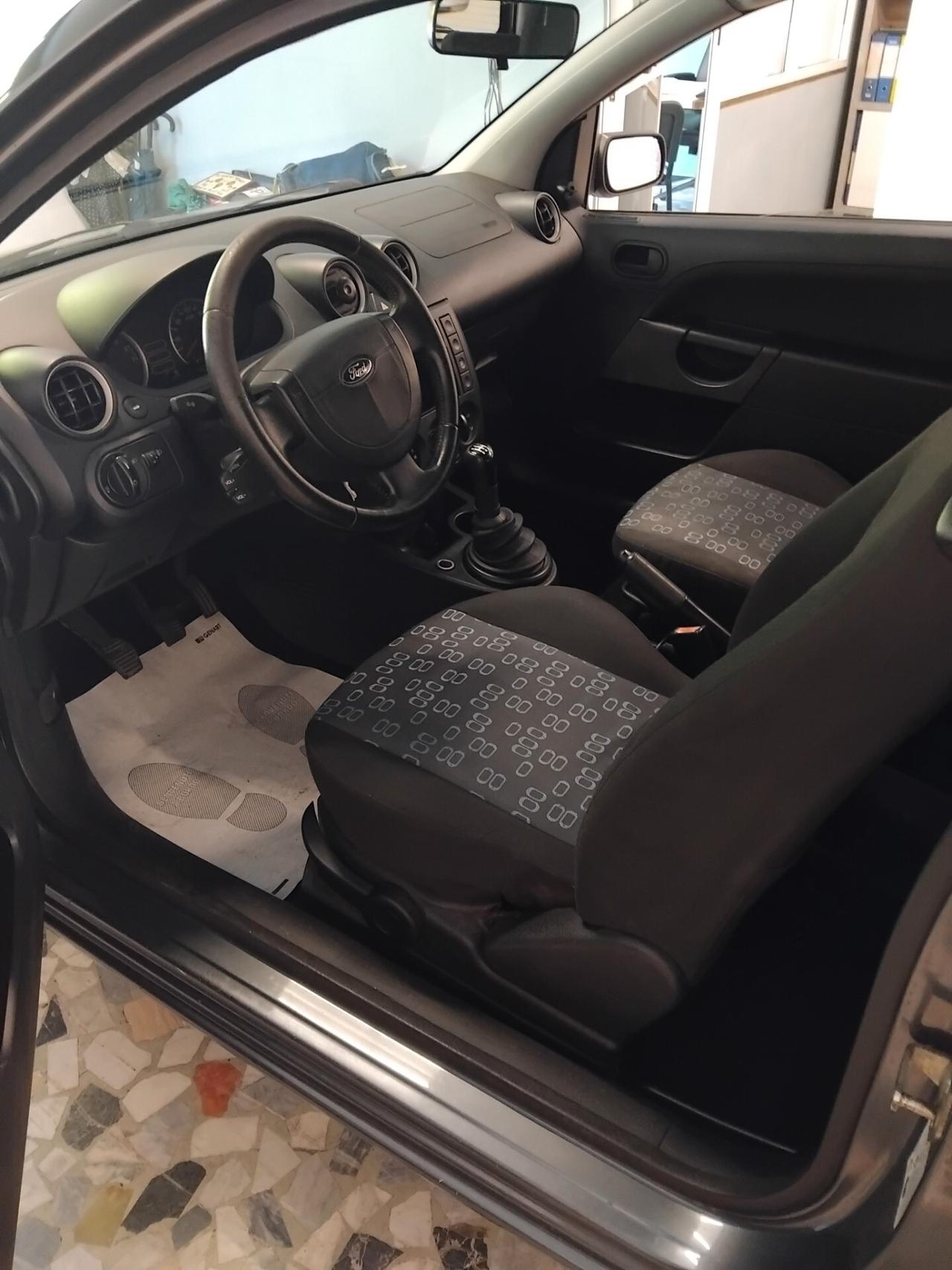 Ford Fiesta 1.2 16V 3p. Ambiente