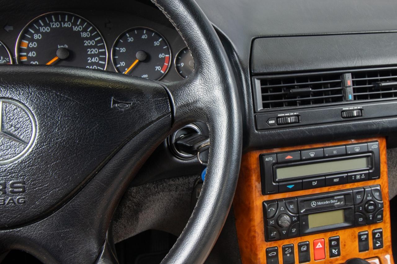 Mercedes-Benz SL 320 V6