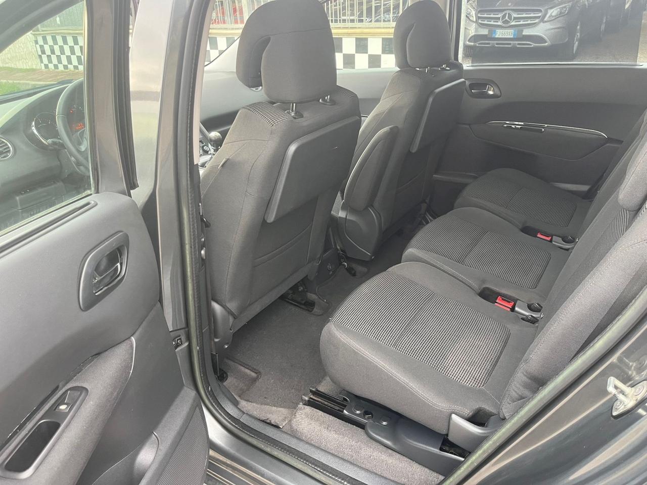 Peugeot 5008 1.6 HDi 115CV Active Unipro 2013