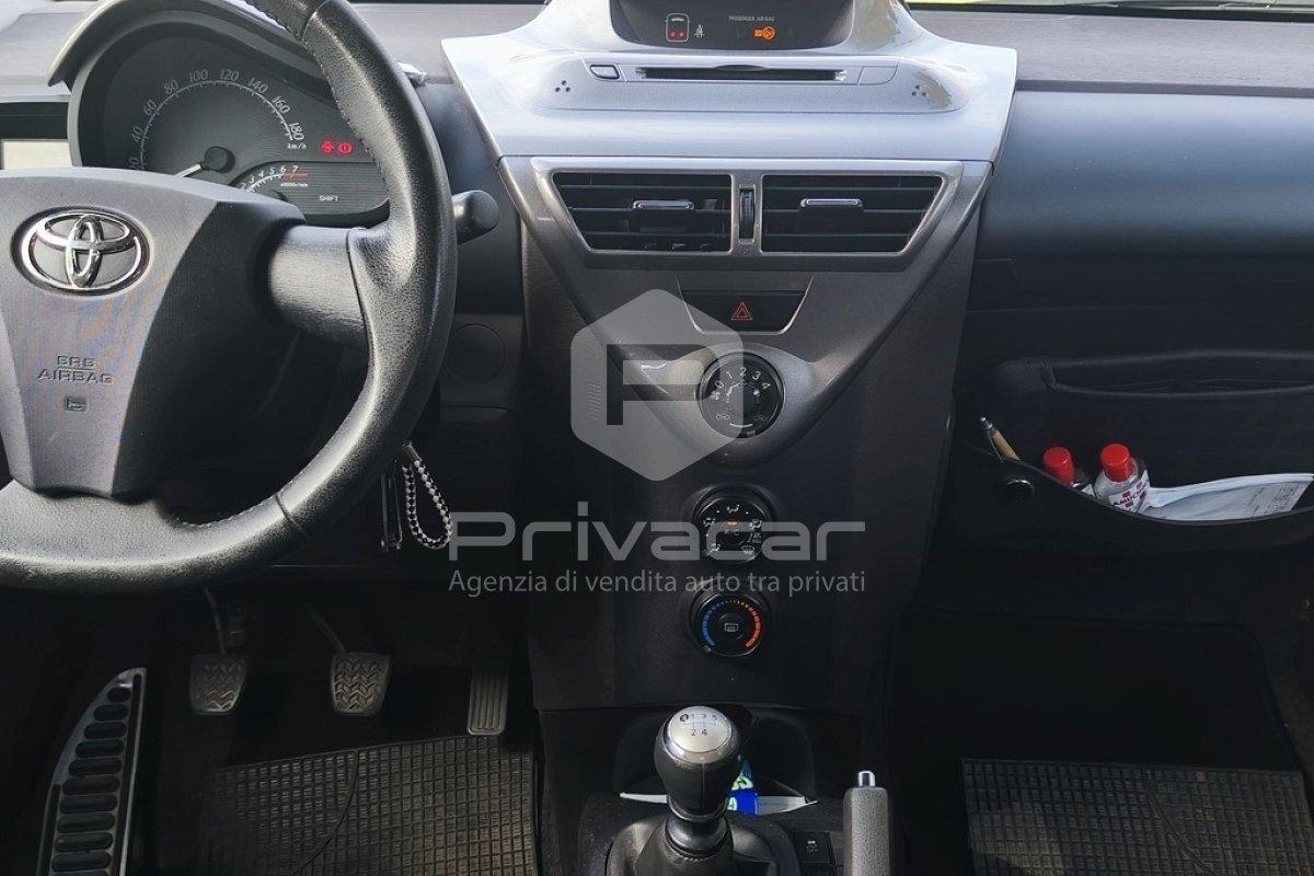 TOYOTA iQ 1.0 Sol