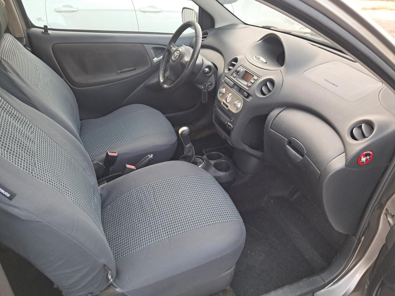 TOYOTA YARIS BENZINA