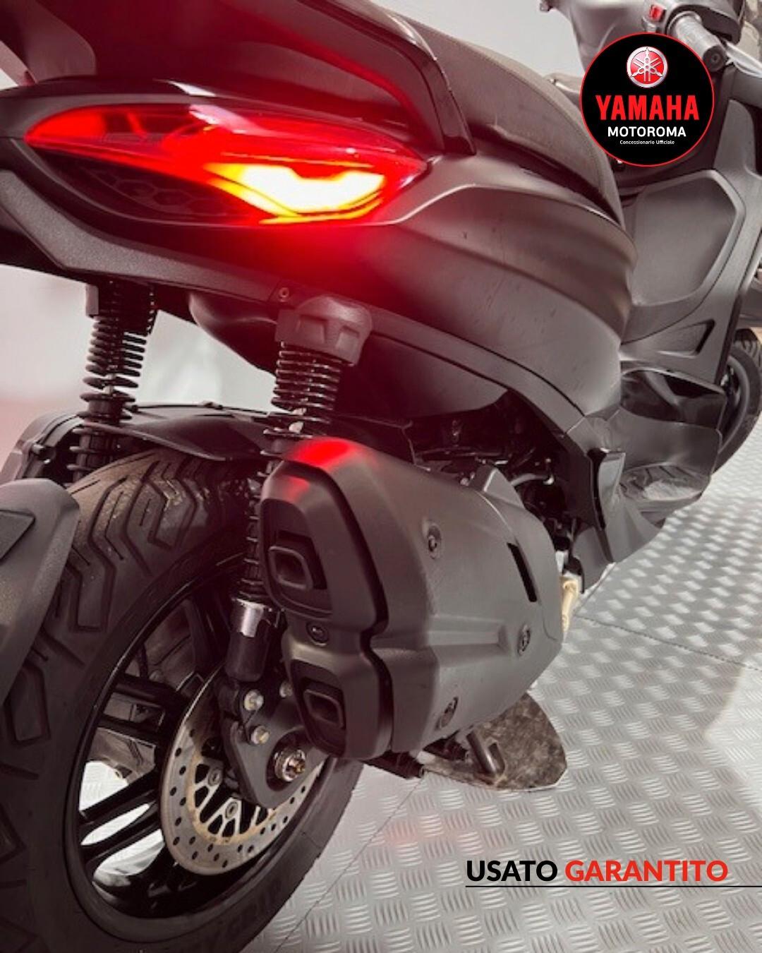 Piaggio Beverly 400 deep black