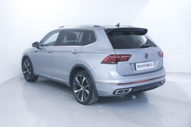 VOLKSWAGEN Tiguan Allspace 2.0 TDI 200 CV SCR DSG 4MOTION R-Line Tetto/Matrix