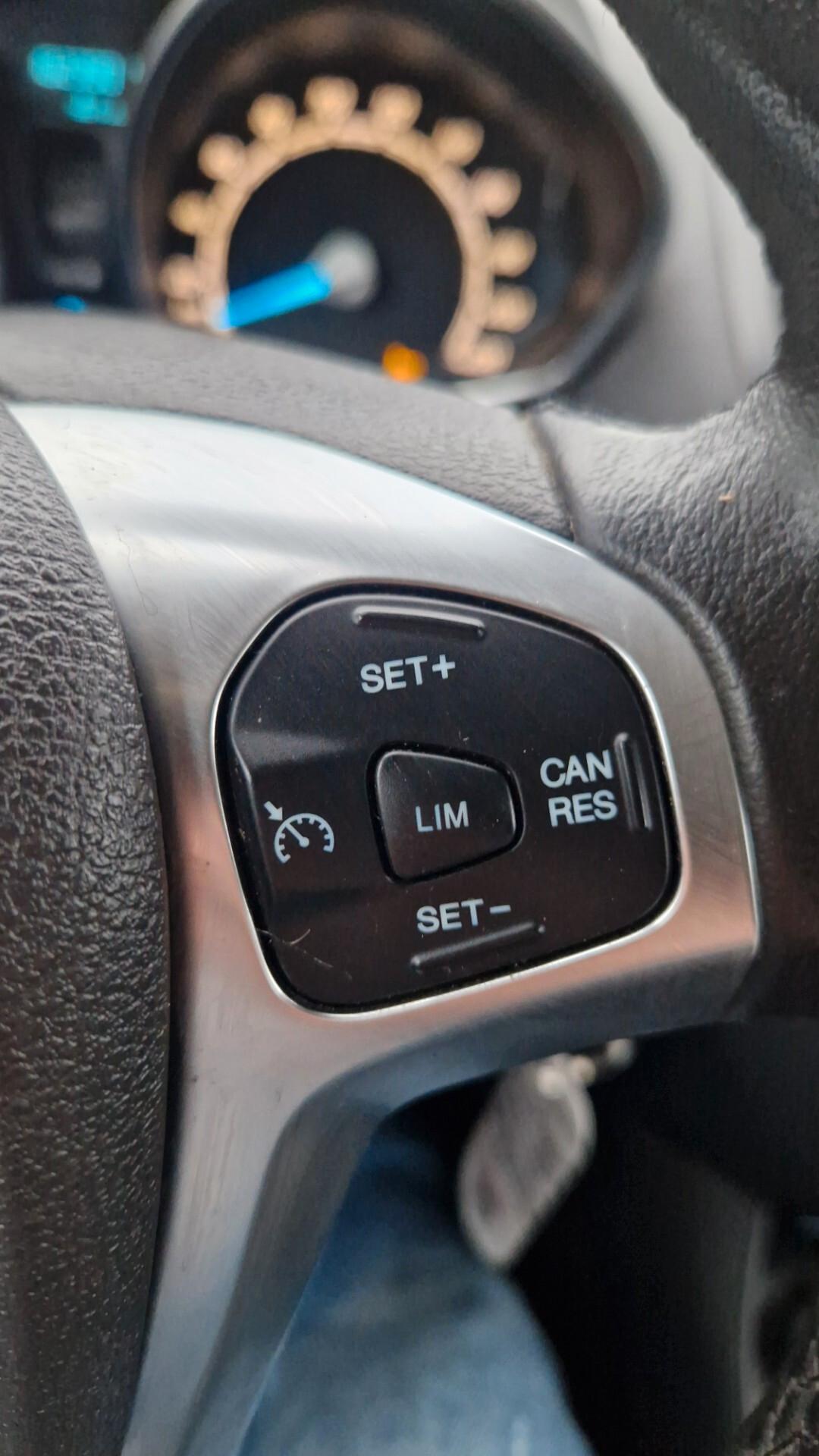 Ford Tourneo Courier 1.5 TDCI 95 CV Titanium