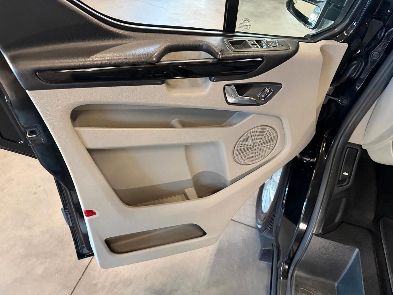Ford Tourneo Custom 320 2.0 TDCi 130CV PC Trend