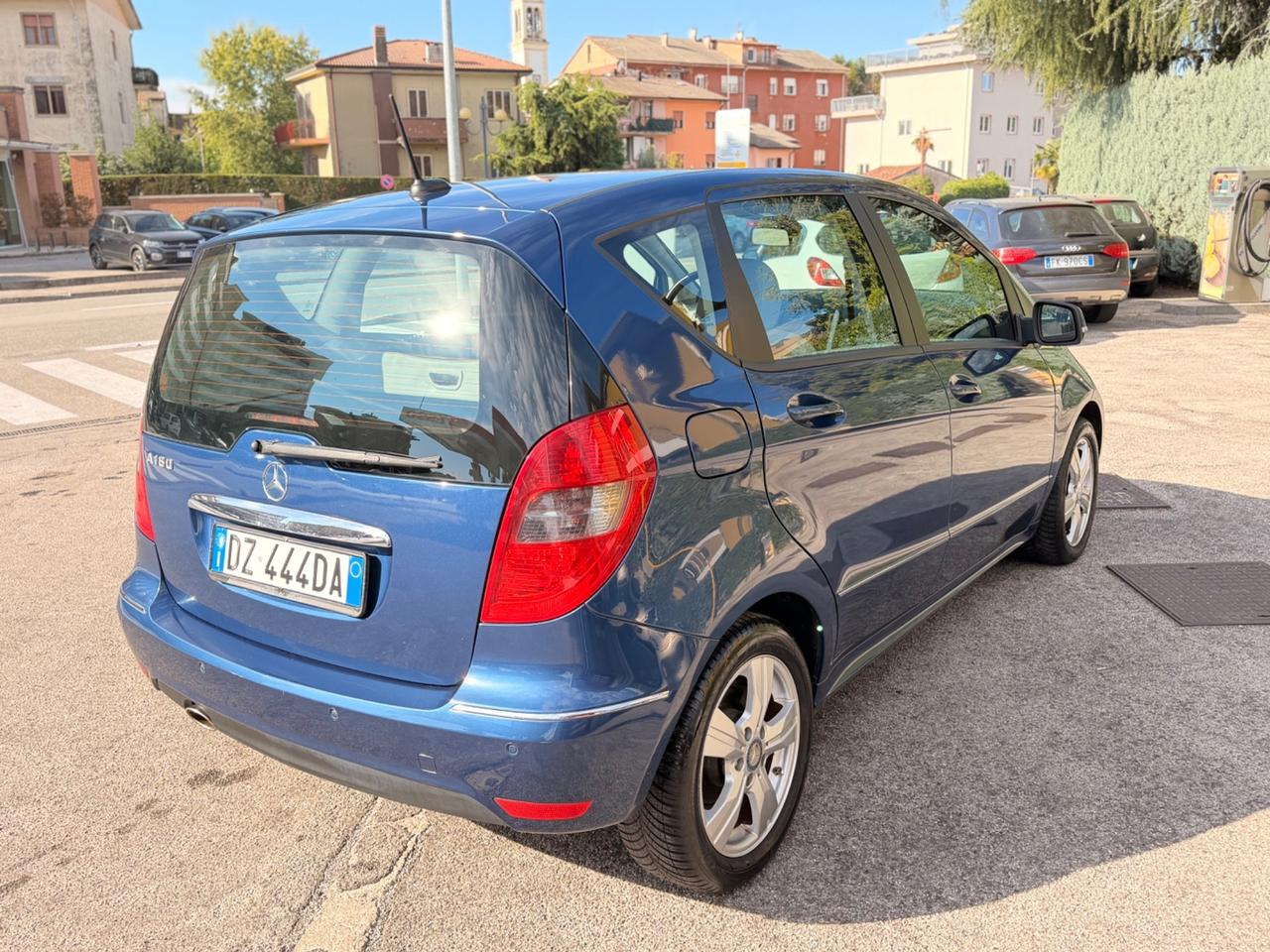 MERCEDES A180 automatico benzina neopatentati