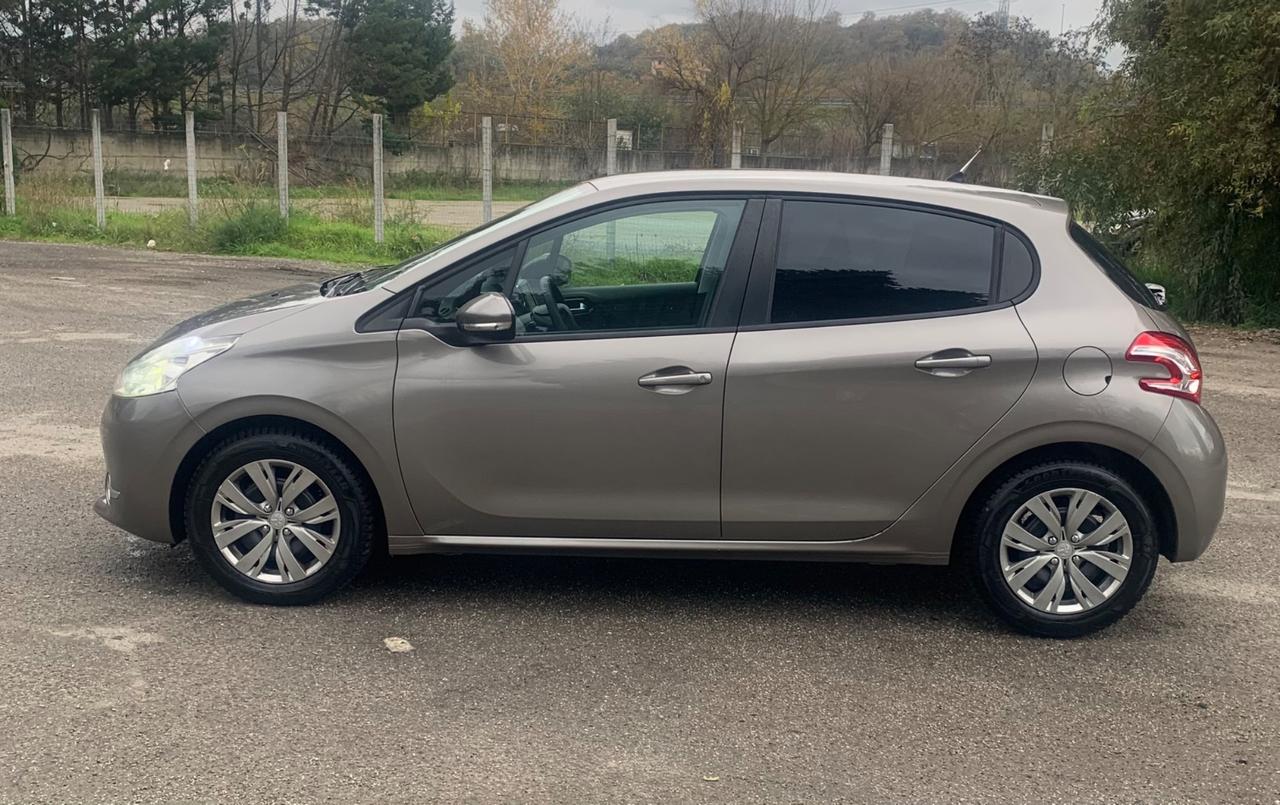 Peugeot 208 1.4 HDi 68 CV 5p Allure 130000KM