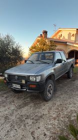 Toyota Hilux 2.4 D 4WD Extracab DC Pick-up