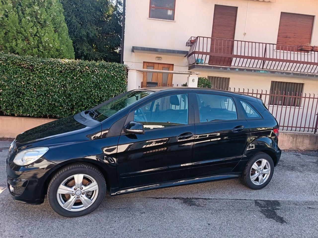 Mercedes b180 CDI Avan 2011 ok neo patente