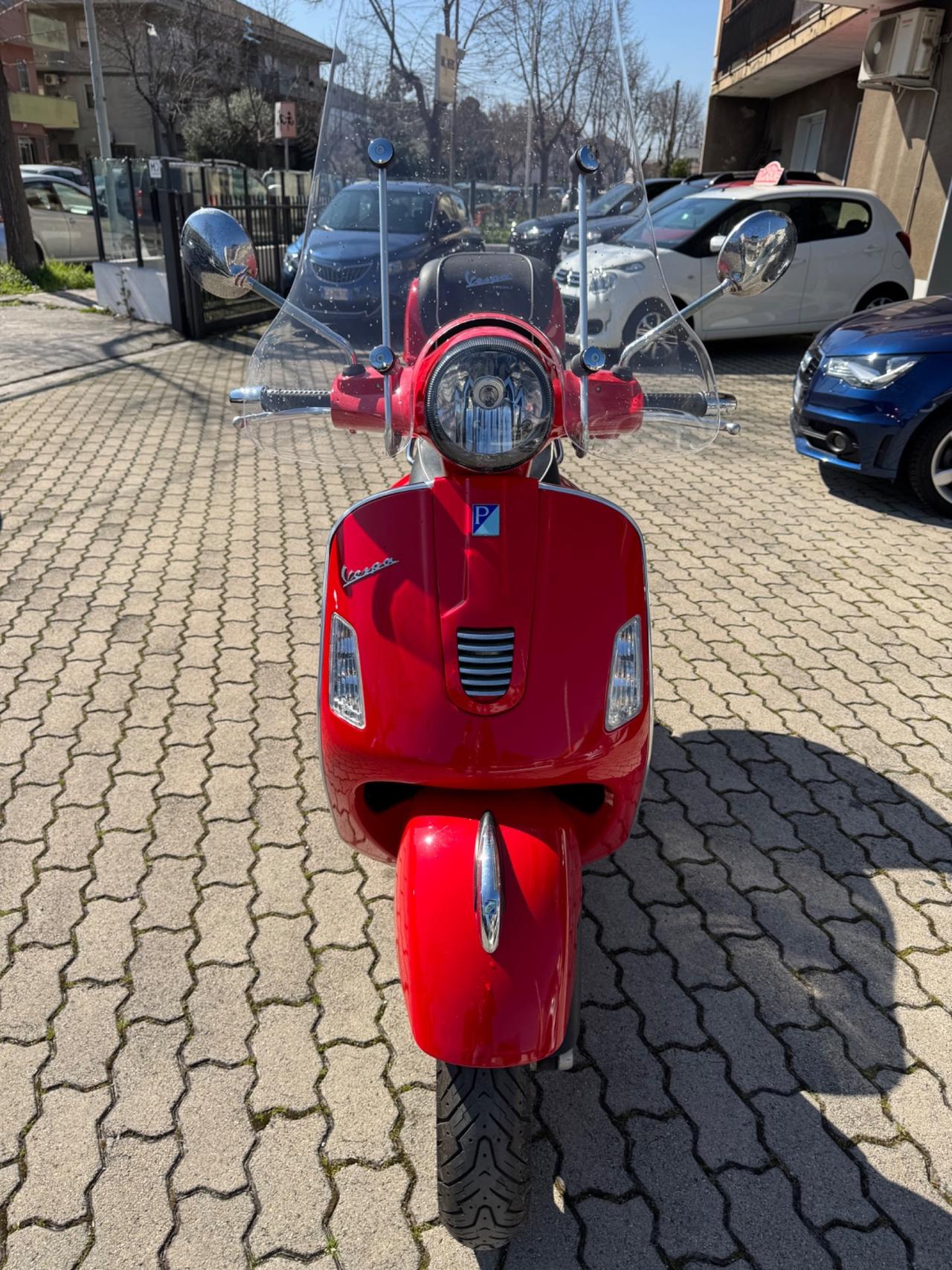 Piaggio Vespa 300 GTS