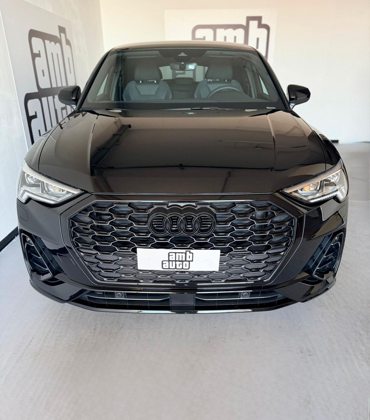 Audi Q3 35 TDI S tronic Identity Black