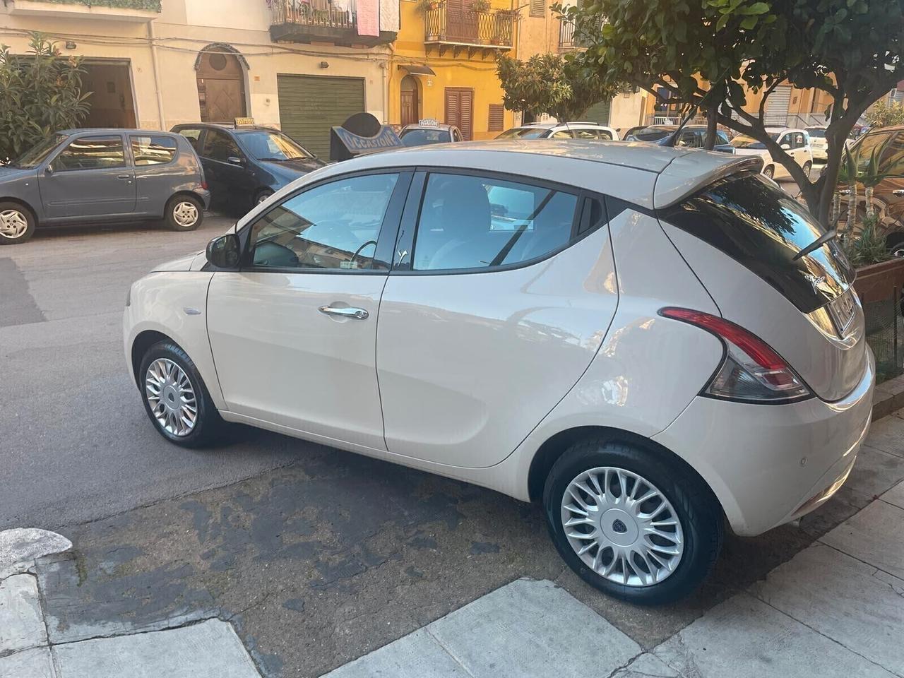 Lancia Ypsilon 1.2 69 CV 5 porte Gold