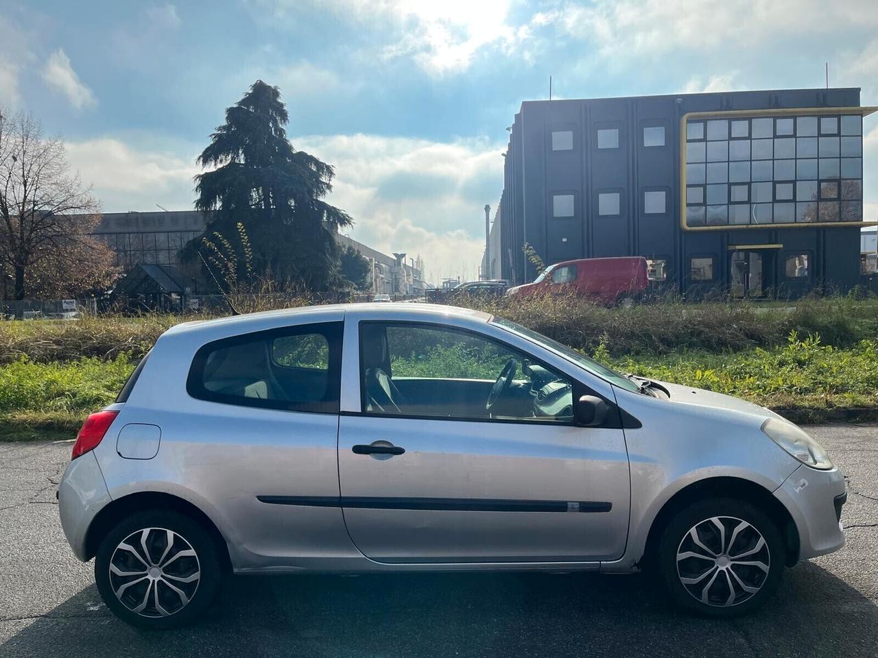 Renault Clio 1.1 3P 4U PACK