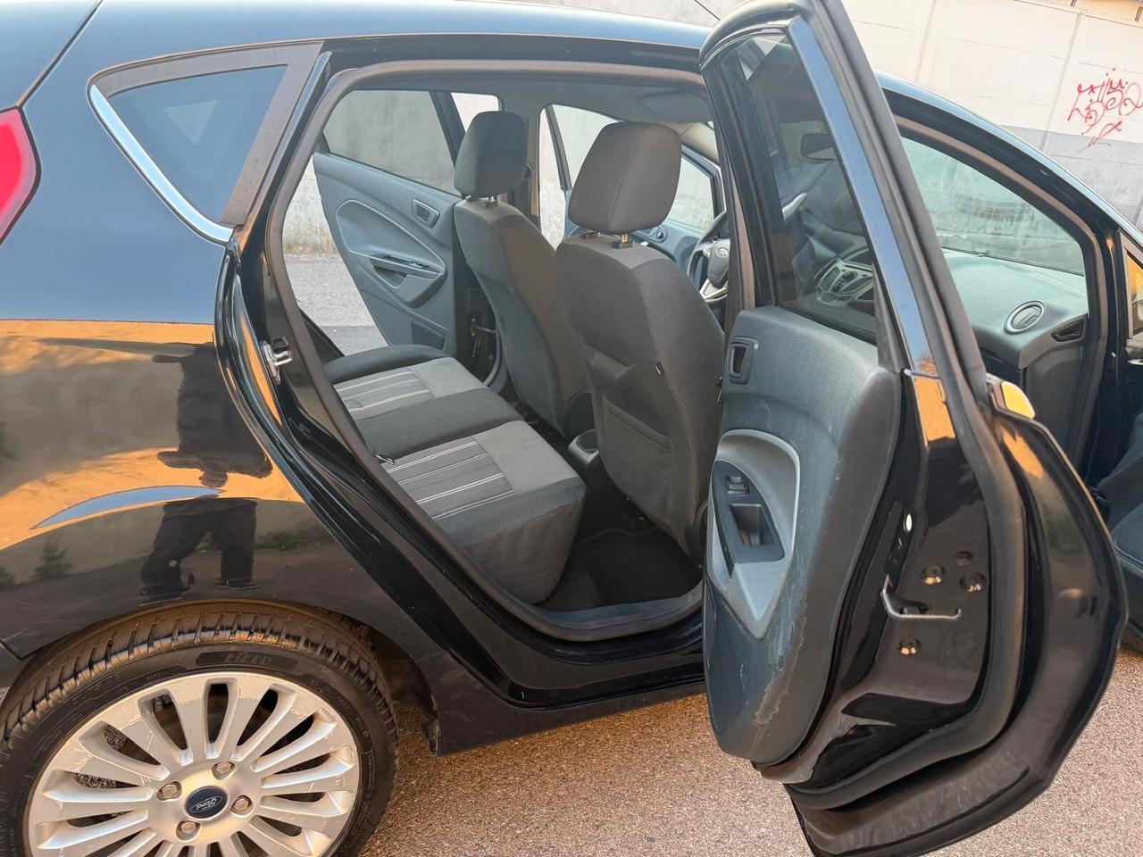 Ford Fiesta 1.4 TDCi 68CV 5 porte Titanium