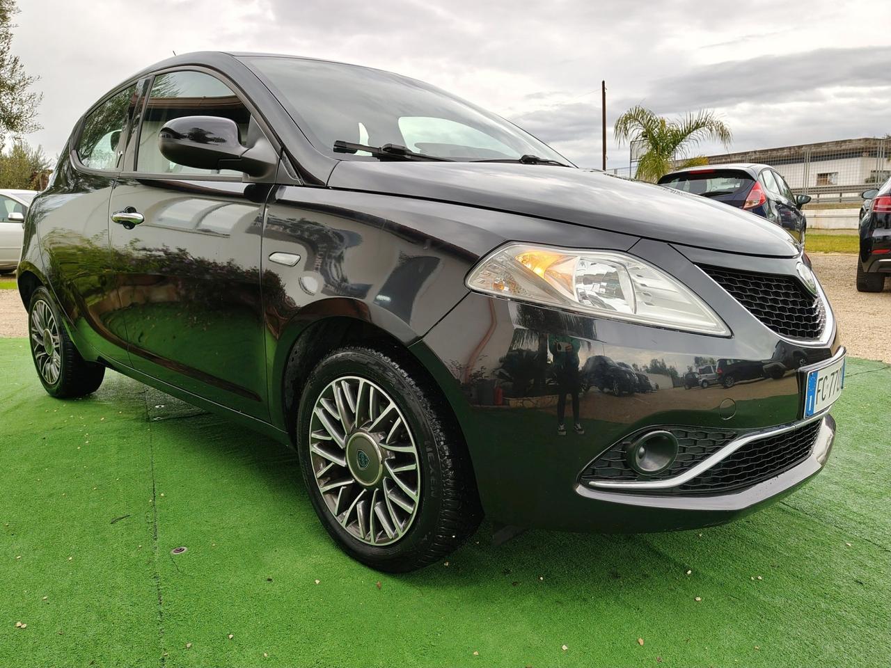 Lancia Ypsilon 1.2 69 CV 5 porte Gold - 2016