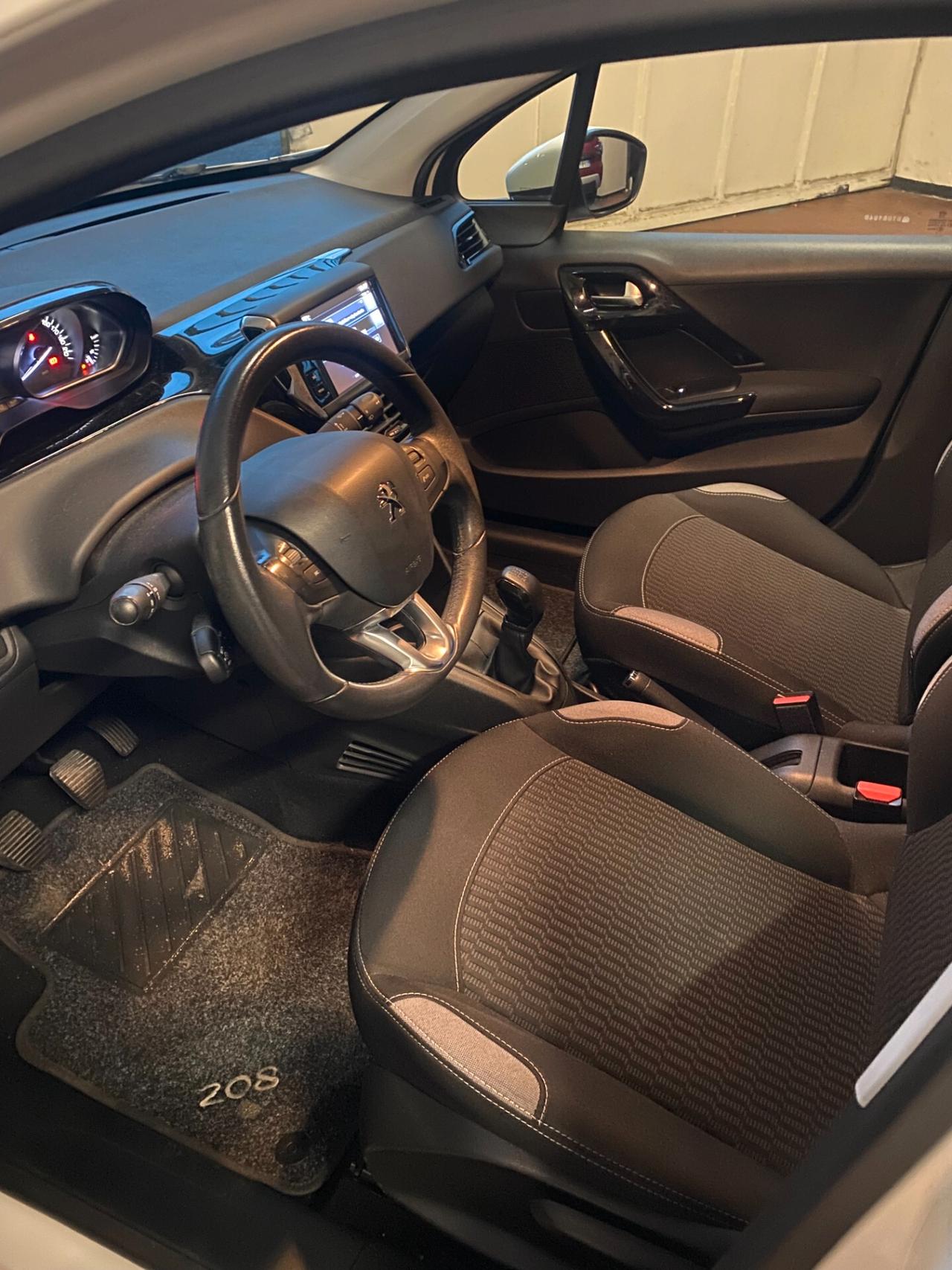 Peugeot 208 PureTech 82 5 porte Allure