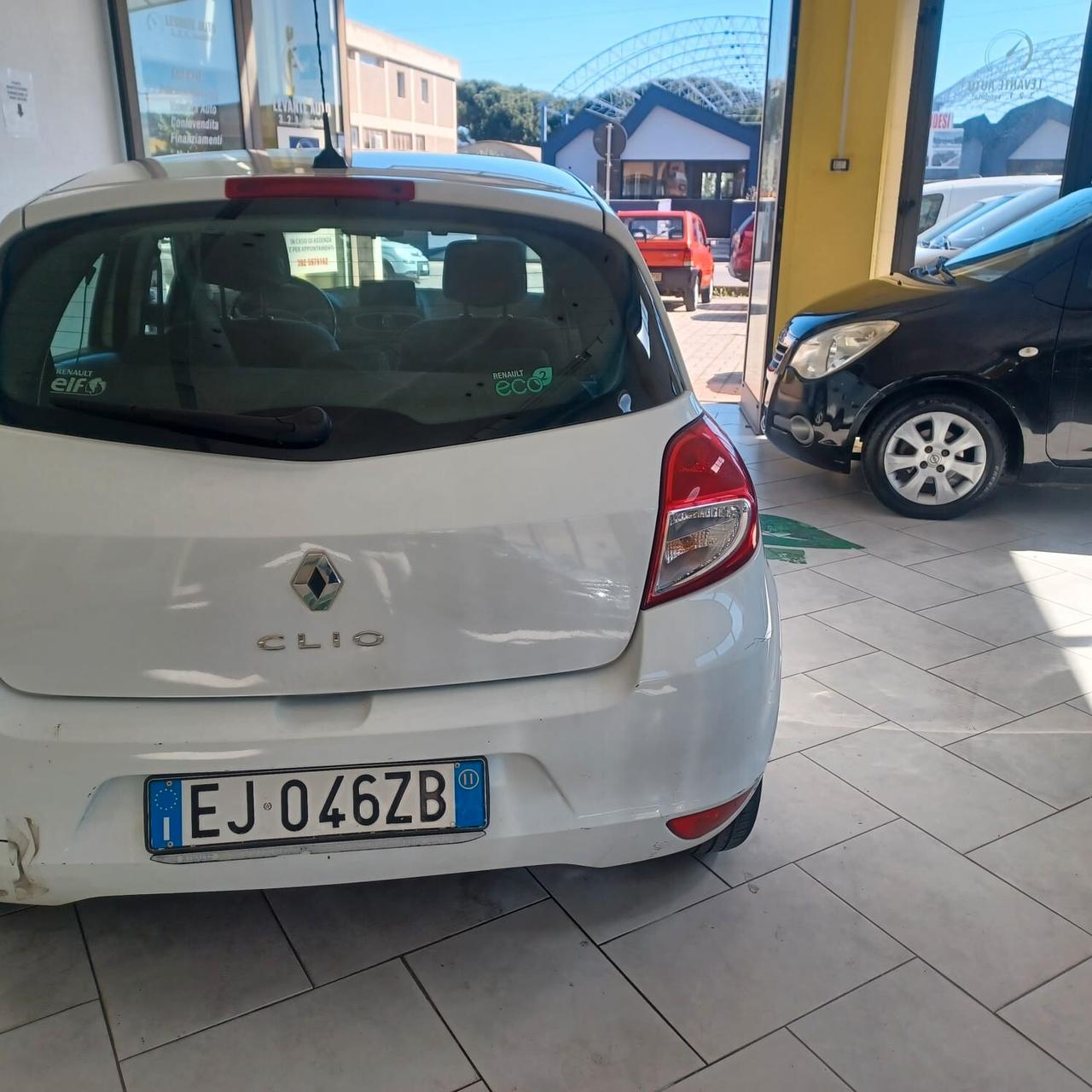 NEOPATENTATI CLIO 1.2 AFFIDABILE GARANZIA 12 MESI