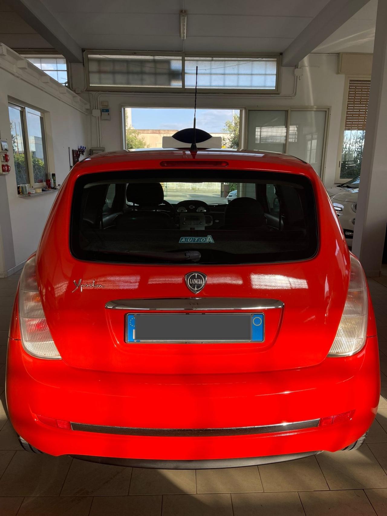 Lancia Ypsilon 1.2 69 CV Unyca