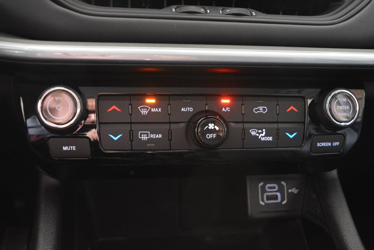 Jeep Compass 16 Mjet 130 cv Limited camera 360