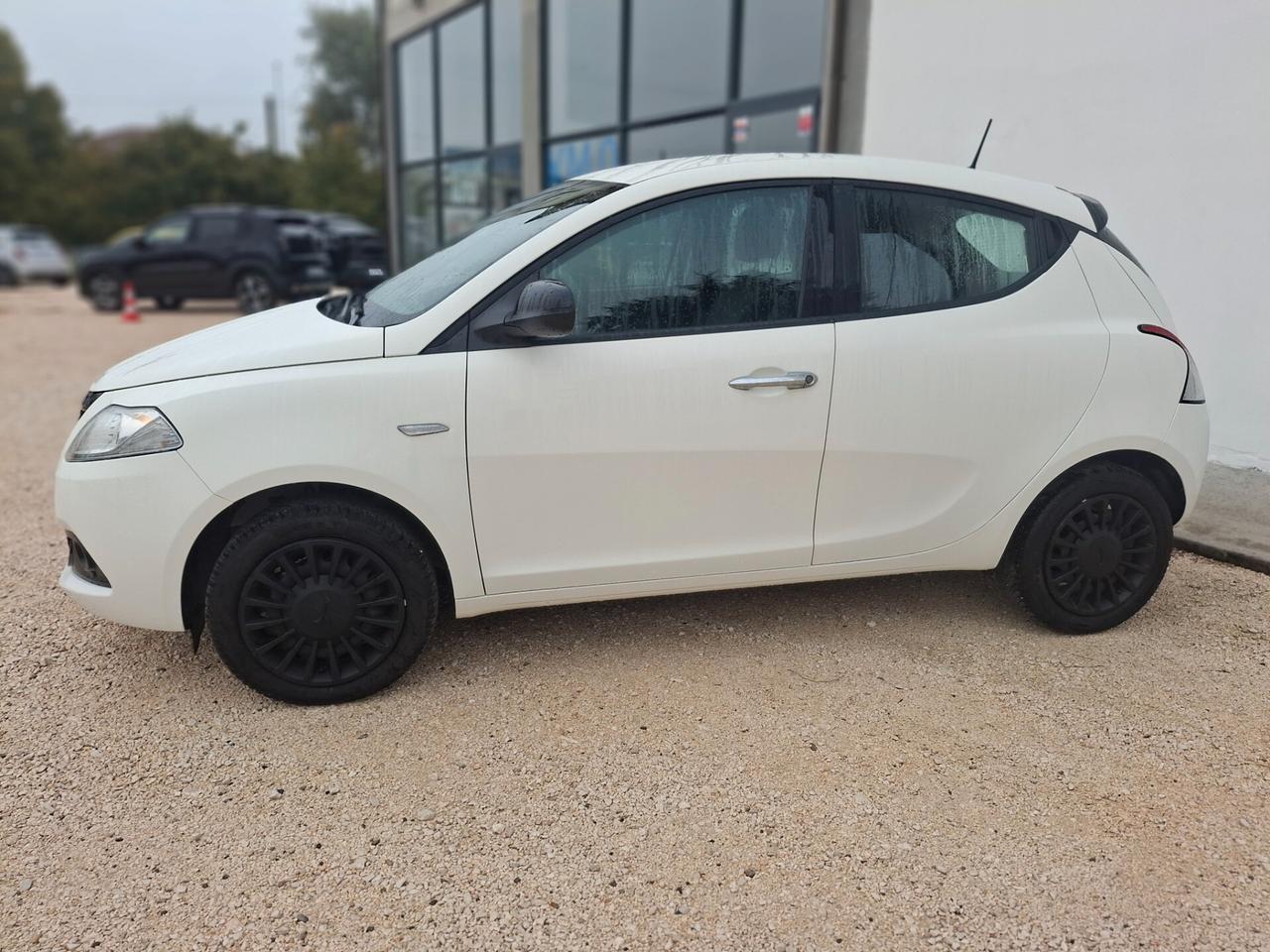Lancia Ypsilon 1.0 FireFly 5 porte S&S Hybrid Gold
