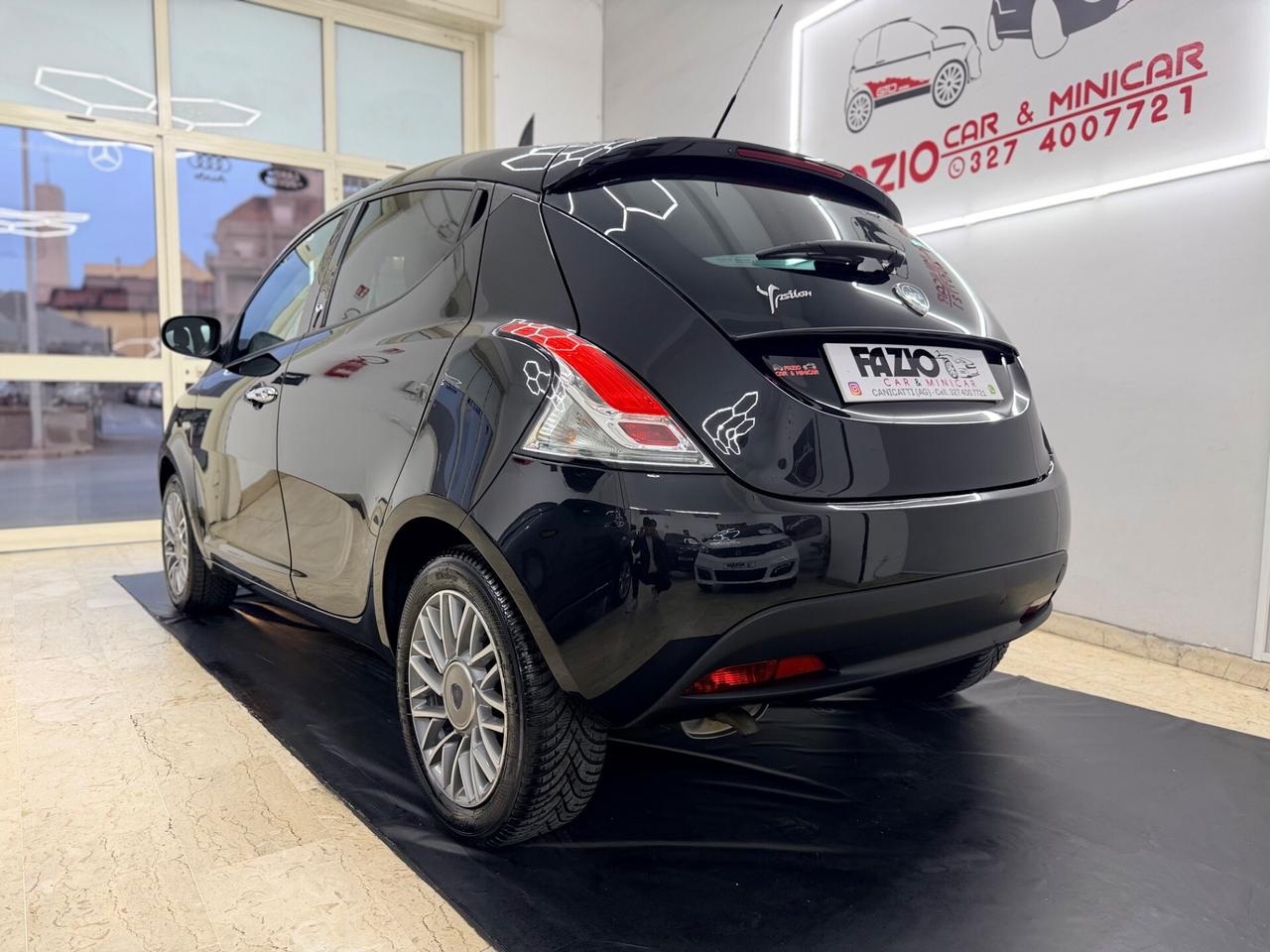 Lancia Ypsilon 1.2 69Cv