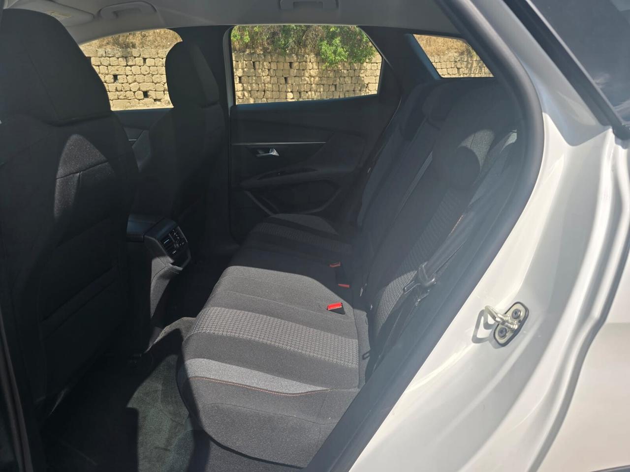 Peugeot 3008 BlueHDi 130 S&S Business