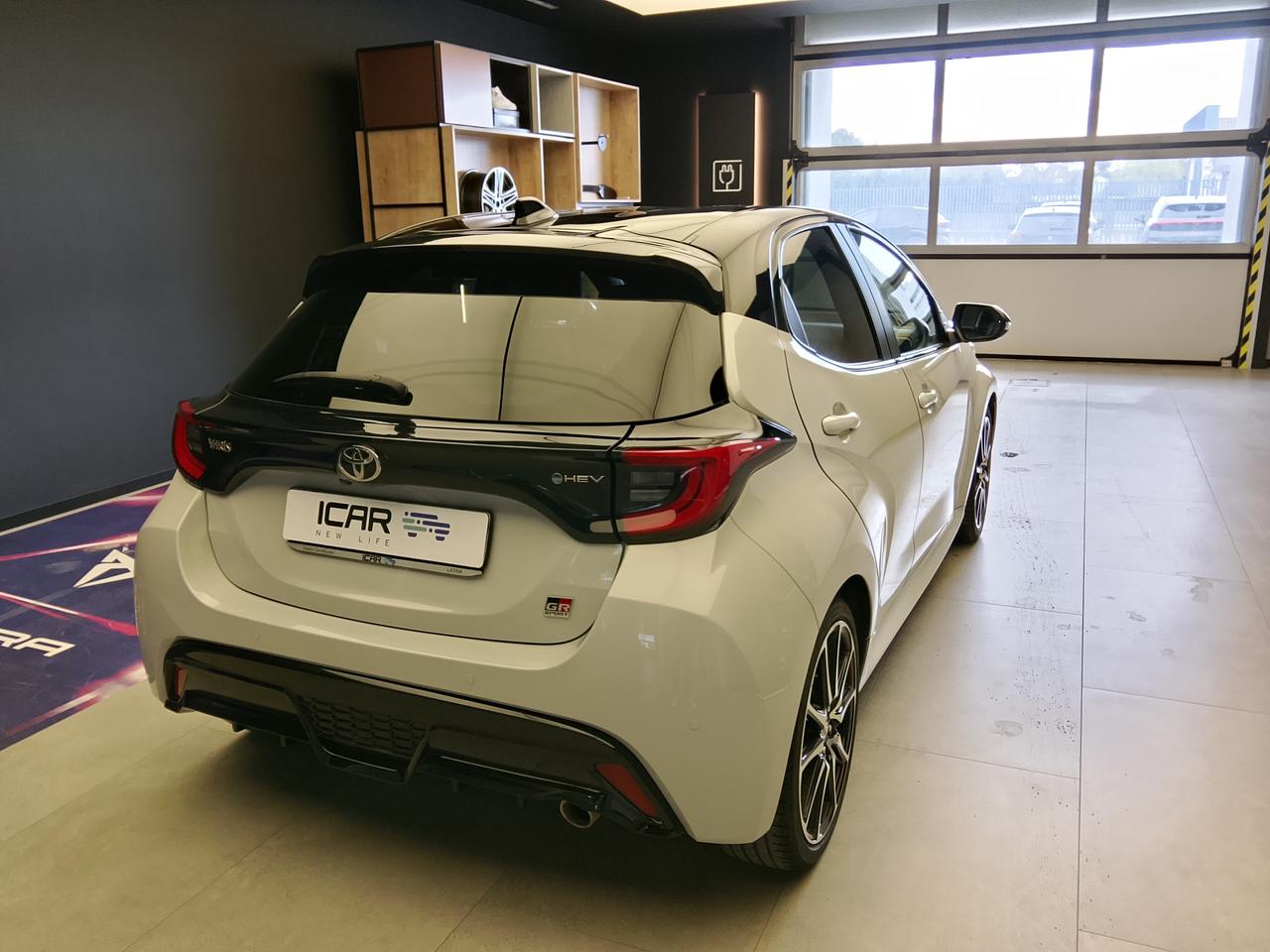 TOYOTA Yaris IV - Yaris 1.5h 130 GR Sport