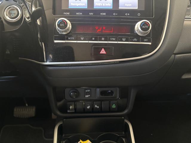 MITSUBISHI Outlander 2.4 MIVEC 4WD PHEV Instyle Plus SDA