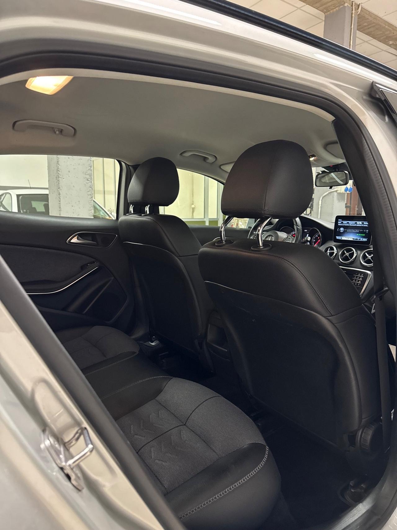 Mercedes-benz GLA 180 d Premium