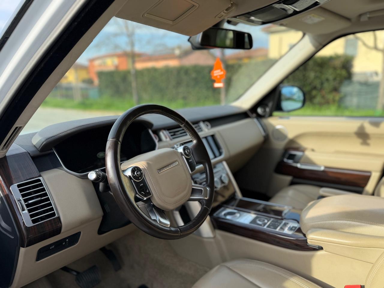 Land Rover Range Rover Vogue 3.0TDV6 black edition