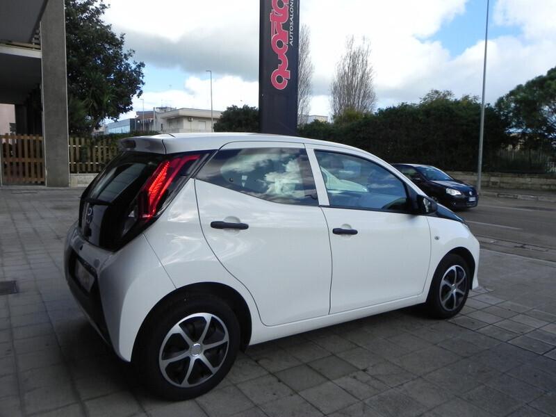 Toyota Aygo Connect 1.0 VVT-i 72CV 5 porte x-business light